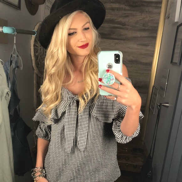 Meet your Posher, Allison - Picture 2 of 5